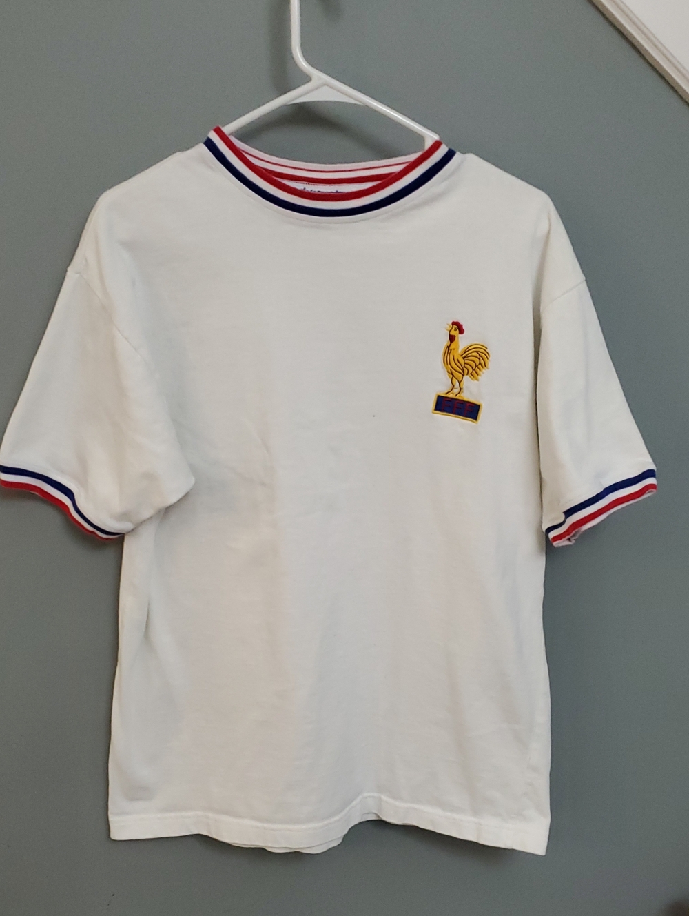 Mens Vintage TOFFS  Short-Sleeve Tee W/Red & Blue Trim and Rooster Patch (sz L)